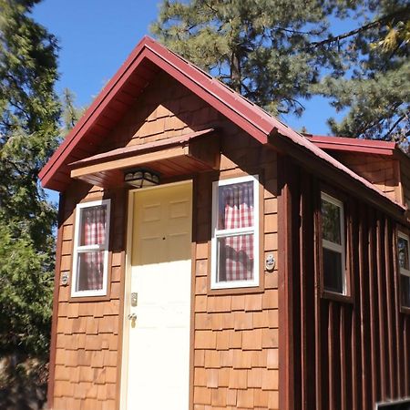 Storybook Village Pine Cove Exterior photo