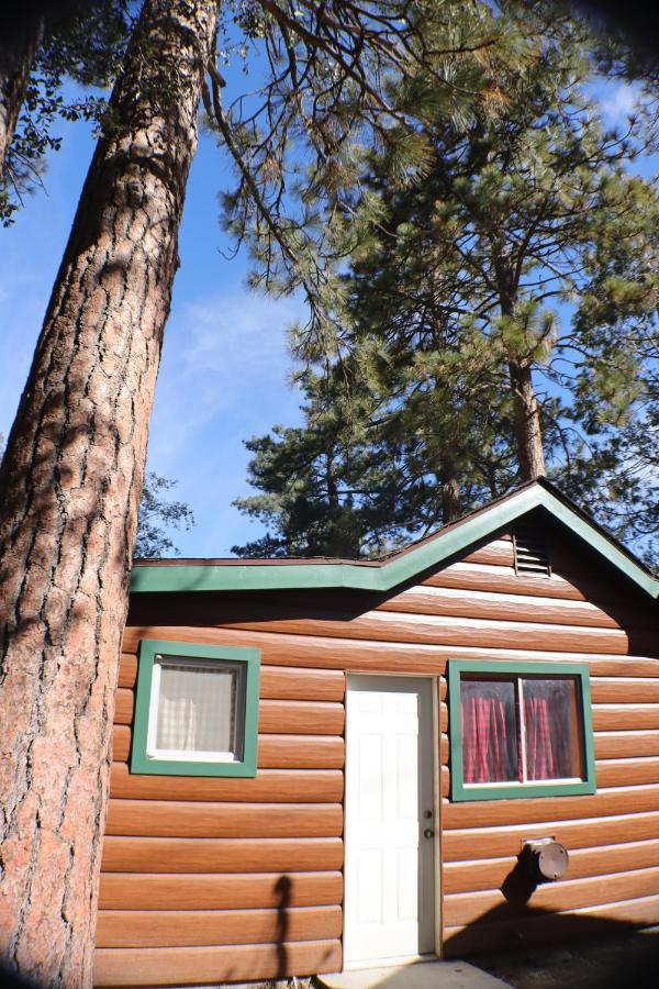 Storybook Village Pine Cove Exterior photo