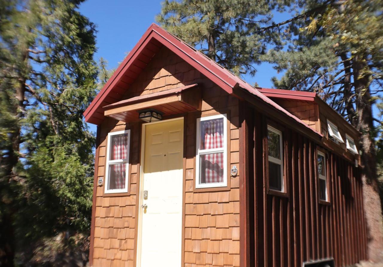 Storybook Village Pine Cove Exterior photo